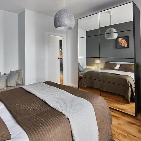Elegant Zoliborz Arkadia By Renters Prestige Apartman